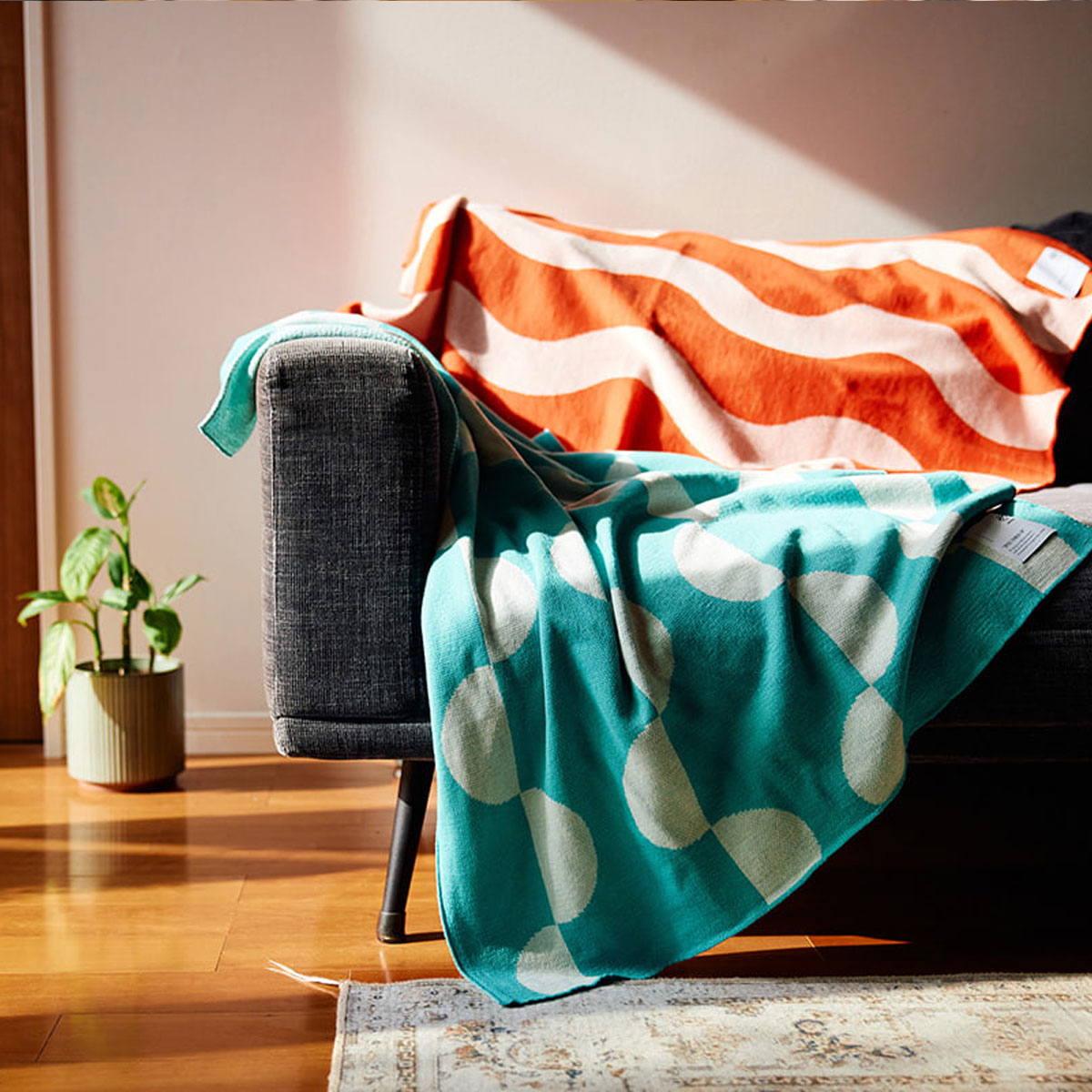 自然の風景をかたどった くらしのブランケット　kaze（ブルー）