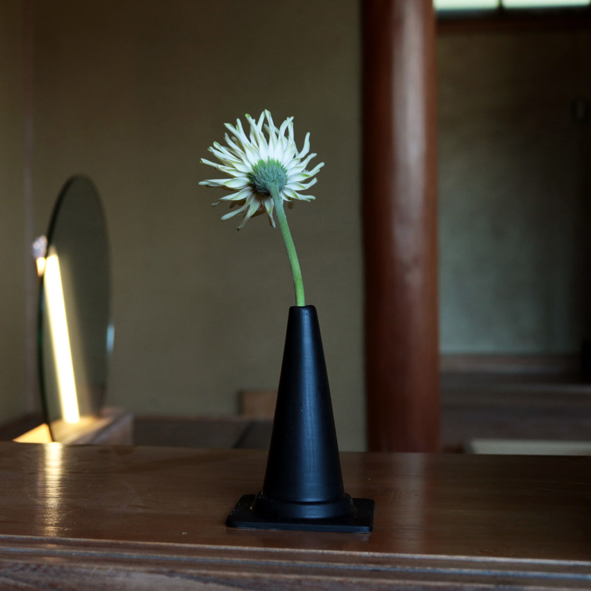 〈残り1点！廃盤のため在庫限り〉【波佐見焼】BARBAR  CONE  黒 一輪挿し L