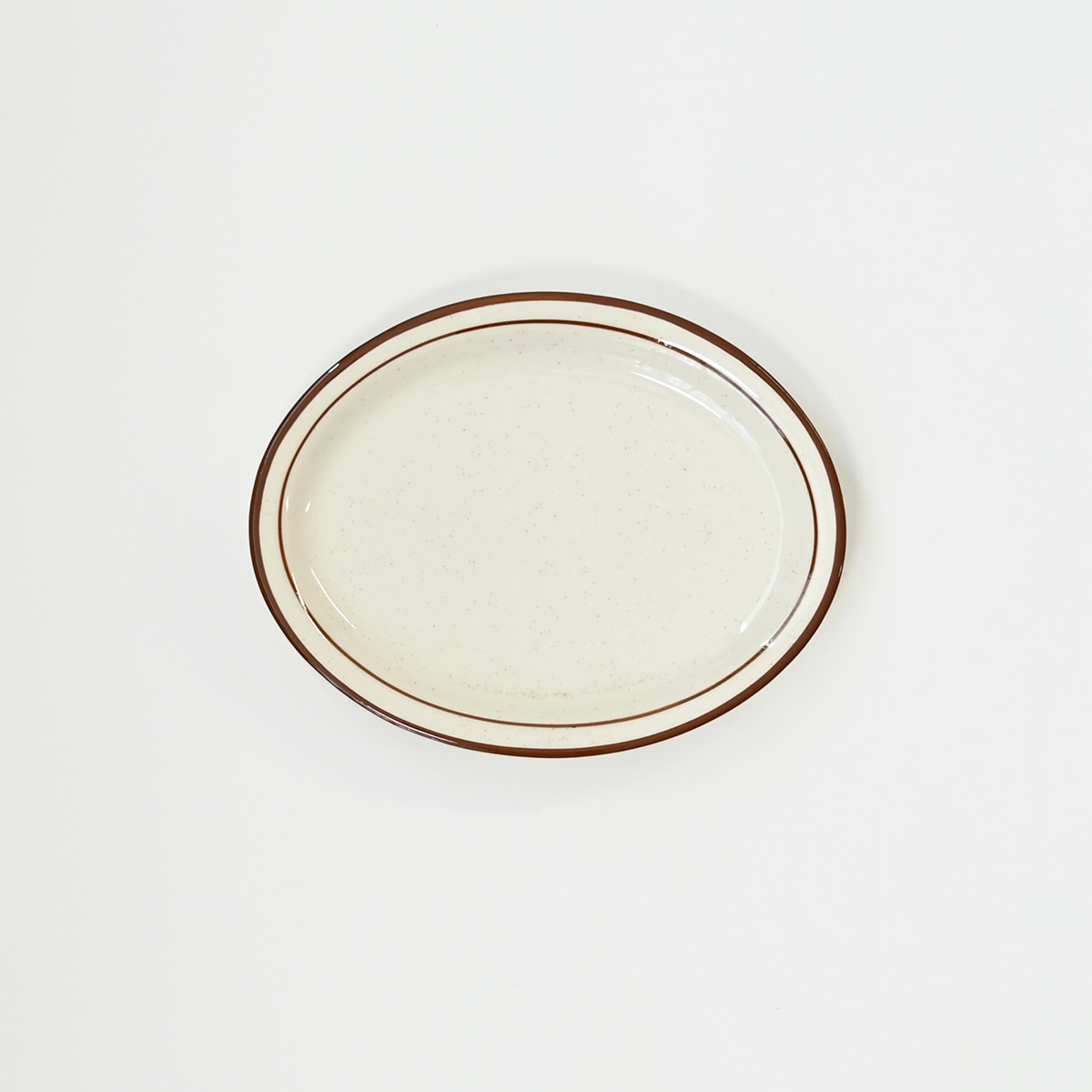 食卓に馴染むレトロライン オーバルプレート φ24cm｜TUXTON - Bahamas（バハマ）
