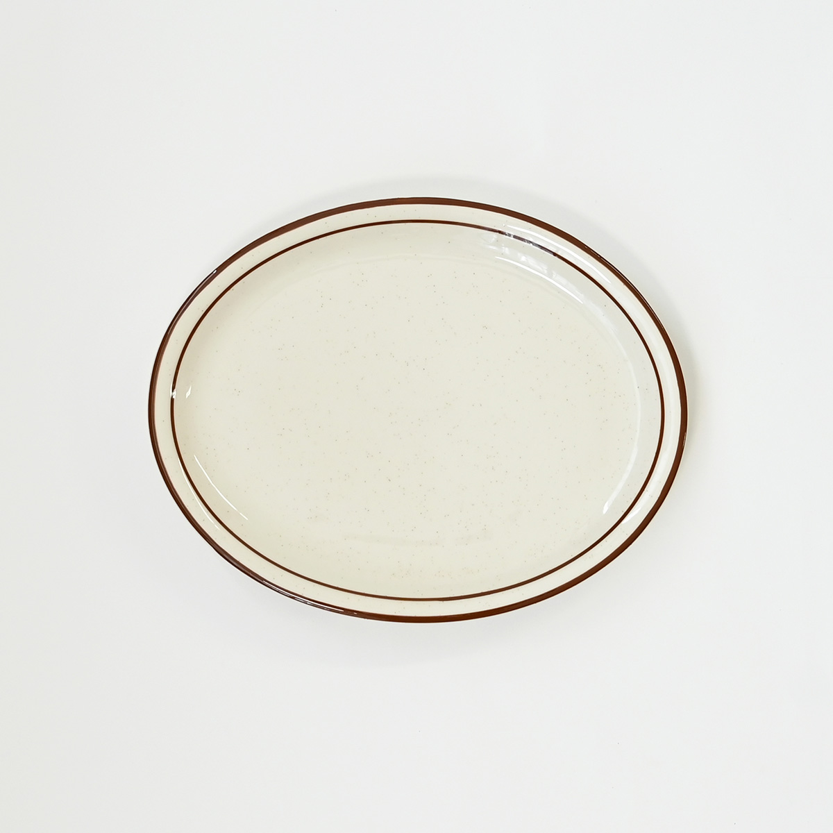 食卓に馴染むレトロライン オーバルプレート φ29cm｜TUXTON - Bahamas（バハマ）