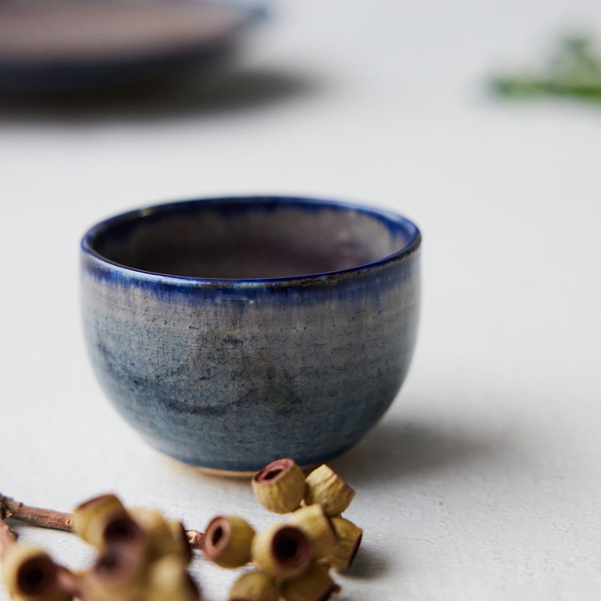 青にひそむ春の息吹　弥生（やよい）小鉢 φ8cm｜信楽四季彩陶 －春分