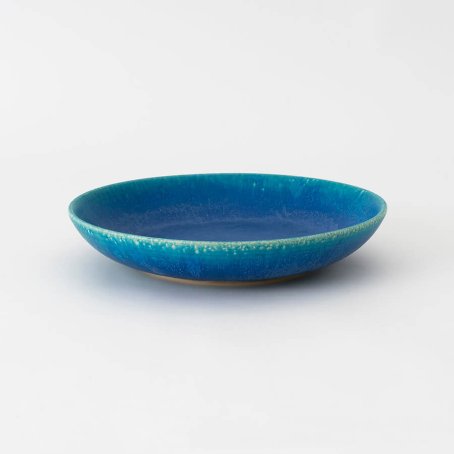 各地で集めた焼き物たち