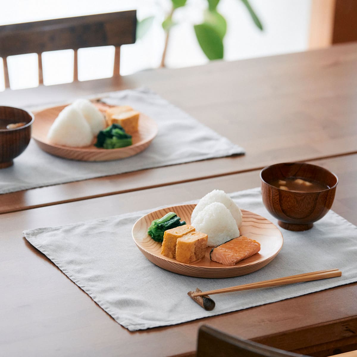 みんなでかこむ　秋田杉の木目を楽しむ木のお皿　無垢 5寸 150mm｜KACOMI