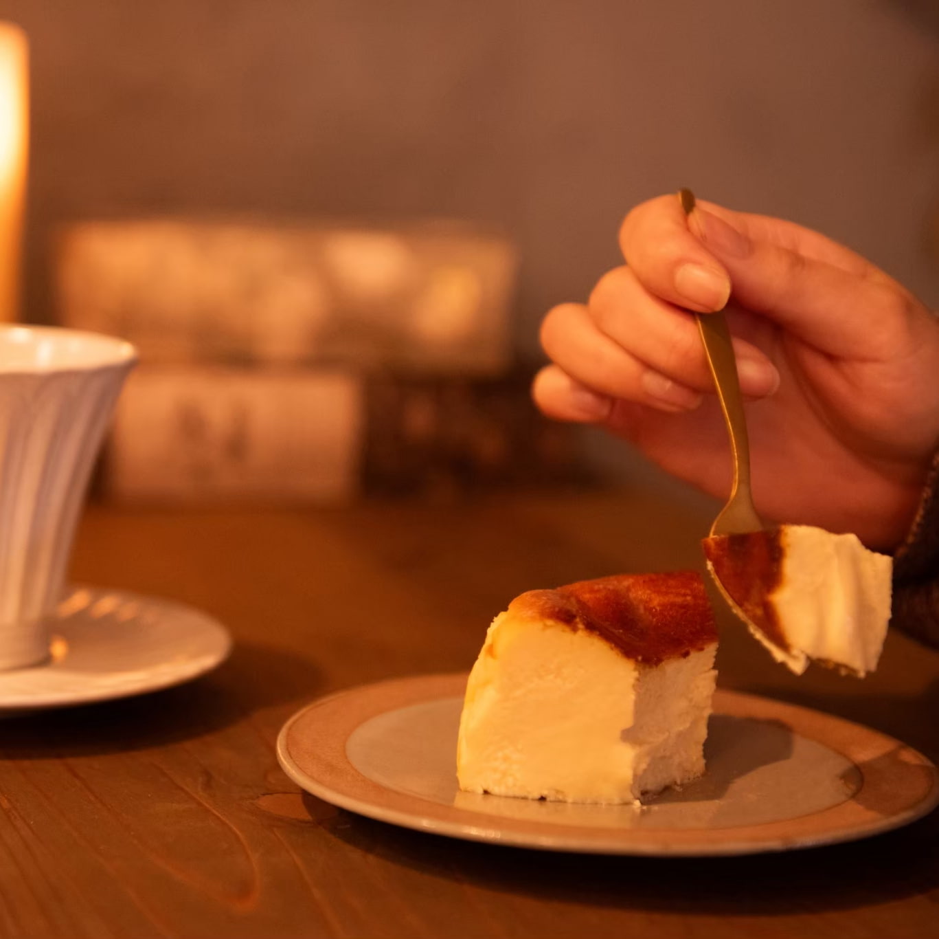 【想いを贈る春ギフト】こだわり素材で作った濃厚バスクチーズケーキ 4号サイズ 〈５つ星ひょうご選定商品〉｜ザ グランリゾート エレガンデ淡路島セレクト