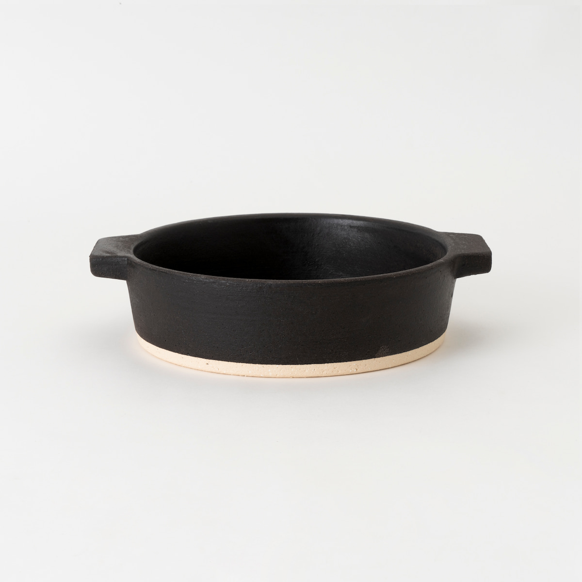 各地で集めた焼き物たち