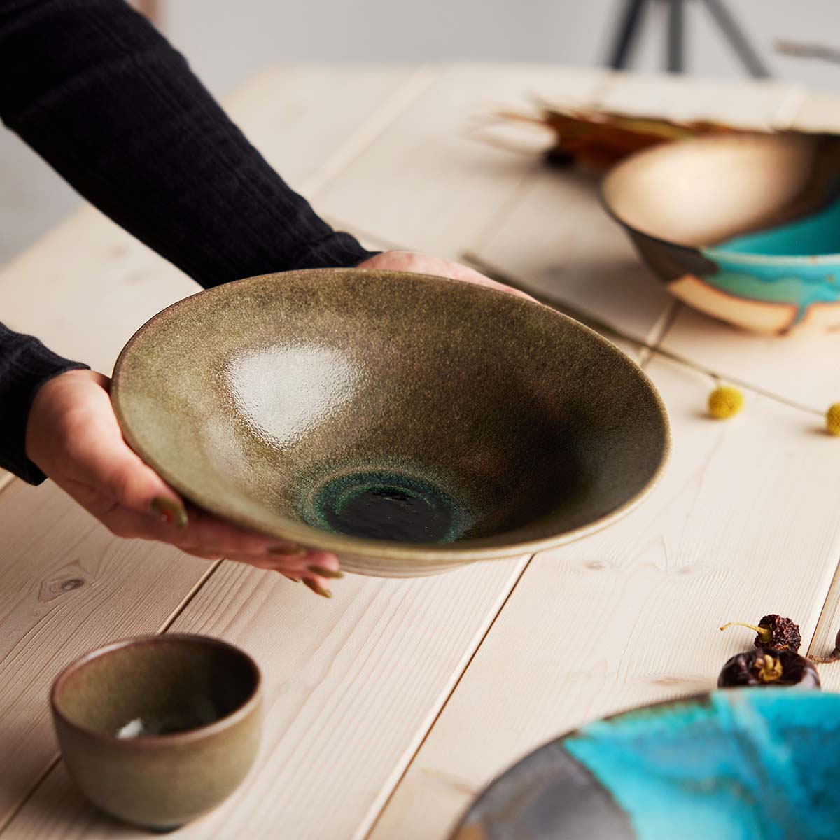 儚くしたたる秋の余韻　露時雨（つゆしぐれ）リムボウル φ24cm｜信楽四季彩陶 －寒露