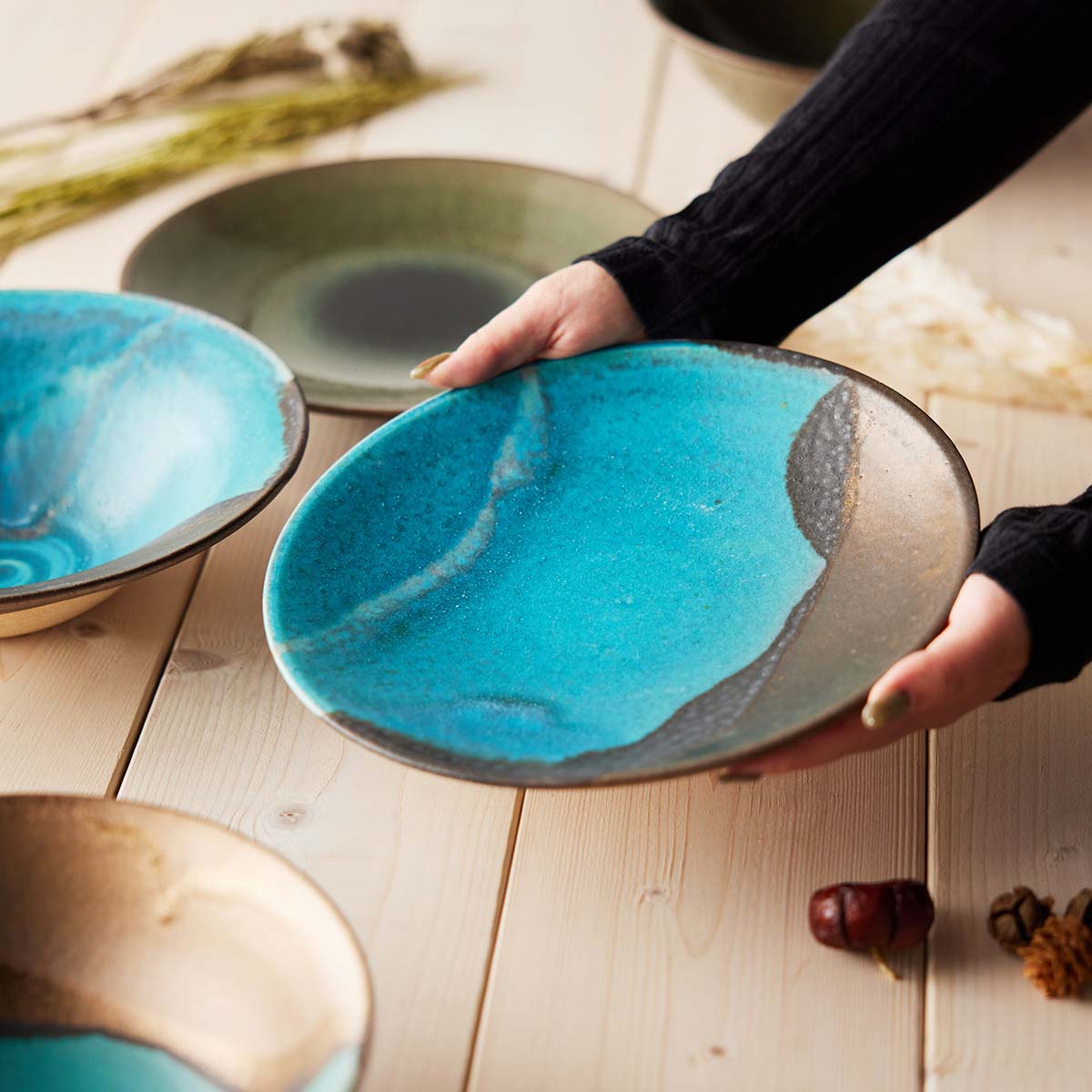 秋晴れに揺れる黄金　穂芒 （ほすすき）プレート φ25.5cm｜信楽四季彩陶 －寒露