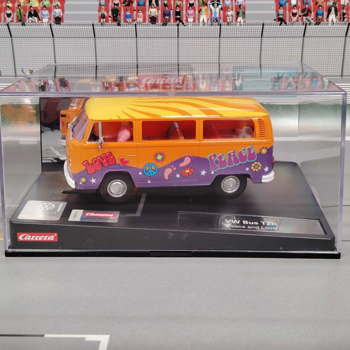 VW Bus T2b ”Peace and Love