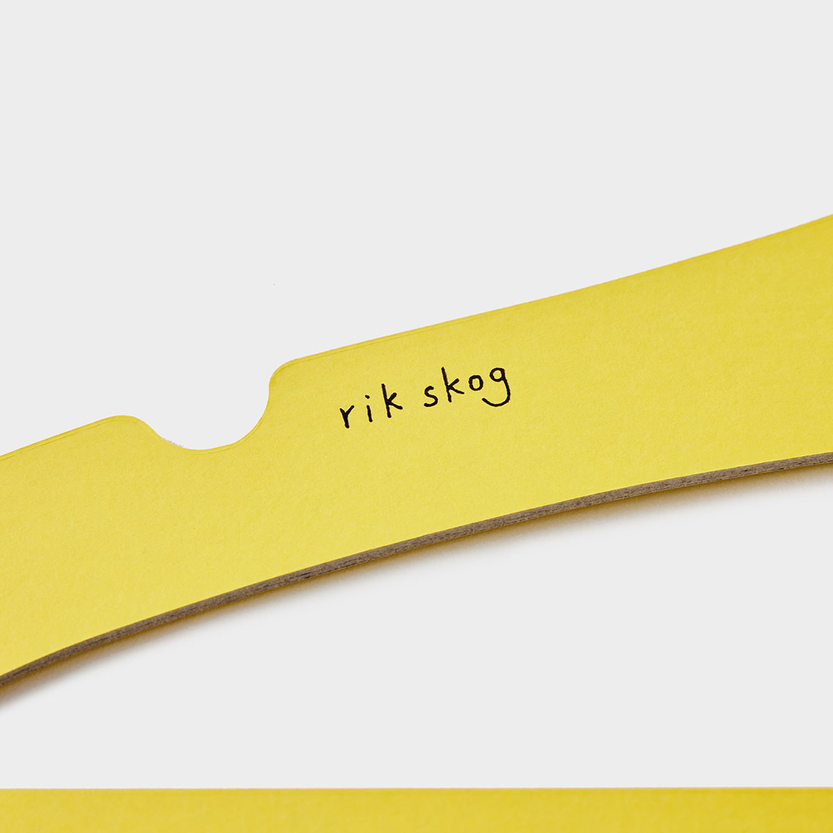 rikskog/rikskog_hanger_ylw_04