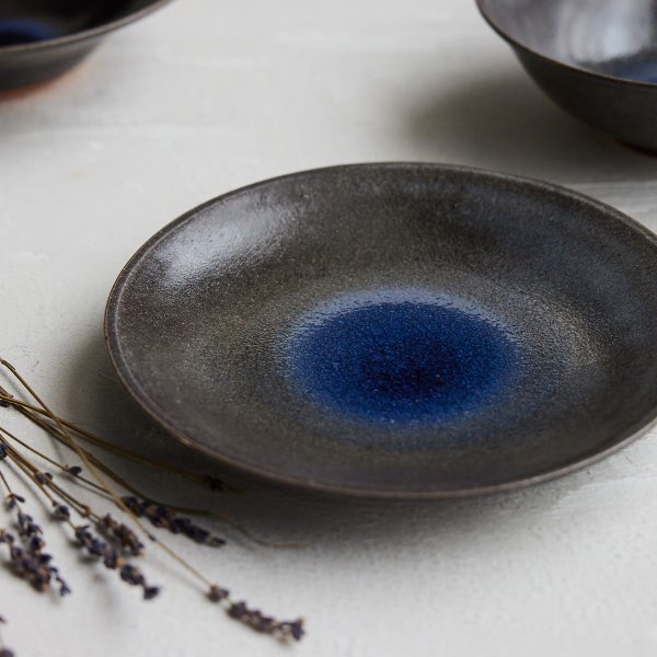 霧に揺れる春のひかり　朧月 （おぼろづき）プレート φ25.5cm｜信楽四季彩陶 －春分