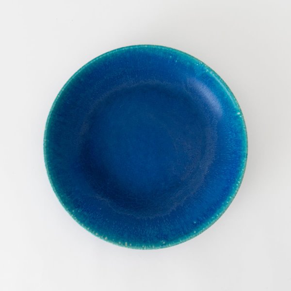 料理を引き立てる琵琶湖ブルーの深皿 25cm｜THE HARVEST - BLUE VELVET