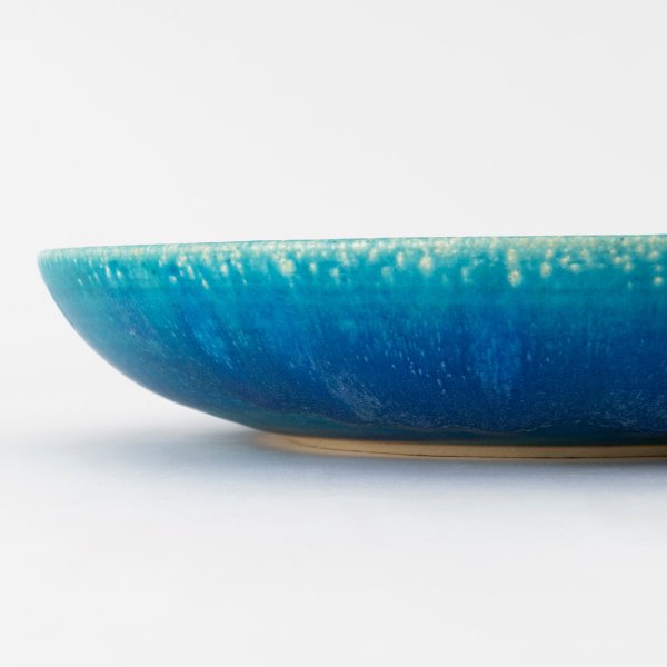 料理を引き立てる琵琶湖ブルーの深皿 25cm｜THE HARVEST - BLUE VELVET